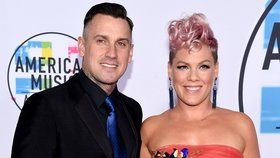 Pink a Carey Hart