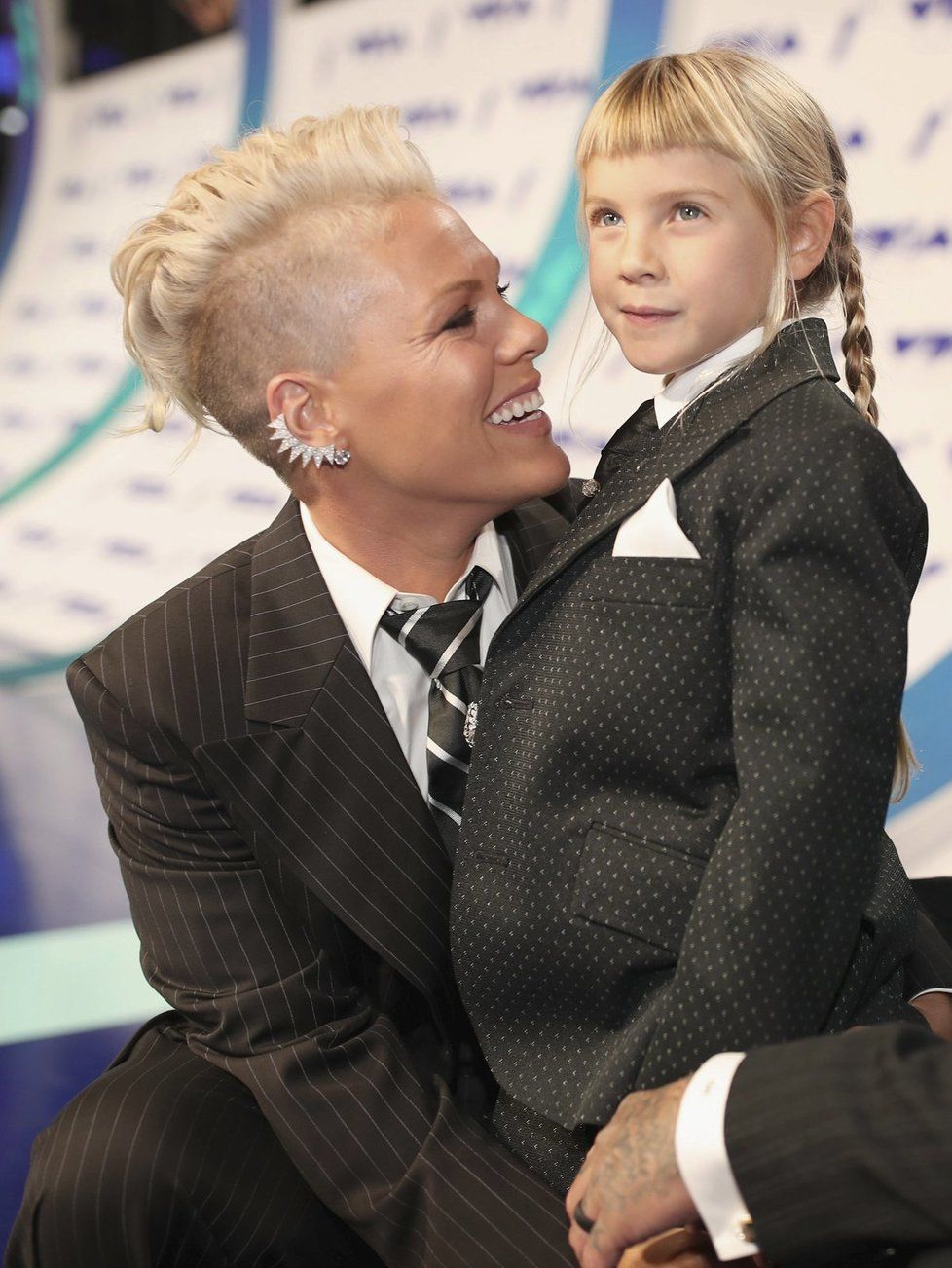 Pink s dcerou na předávání Country Music Association Awards