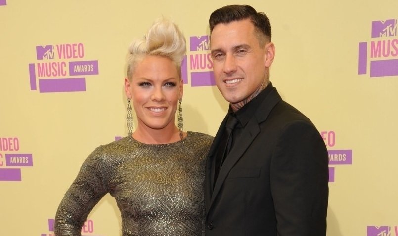 Pink a Carey Hart