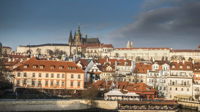 Pinkasův palác v Praze u Karlova mostu.