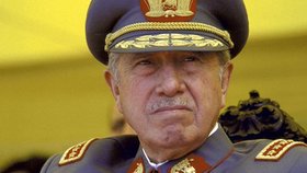 Zemřel šéf Pinochetovy tajné policie, lidé v chilských ulicích bouchali šampaňské.