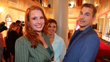 Denisa Nesvačilová a David Gránský (v pozadí Denisa Pfauserová)