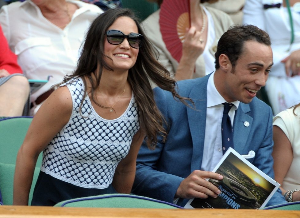 Pippa a bratr James na Wimbledonu