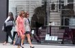 Pippa a Carole Middleton na nákupech