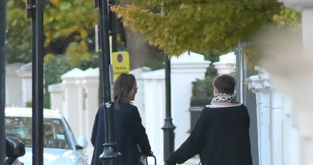 Pippa Middleton poprvé vyvezla syna v kočárku.