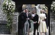 Spencer Matthews, James Middleton a Donna Air před kostelem St Mark&#39;s Church