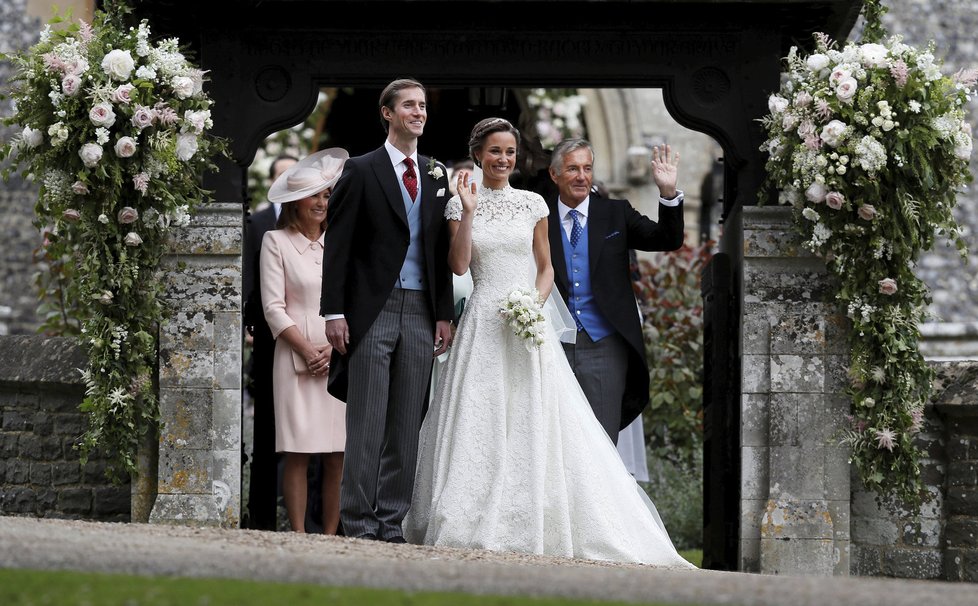 Nevěsta Pippa Middleton a ženich James Matthews