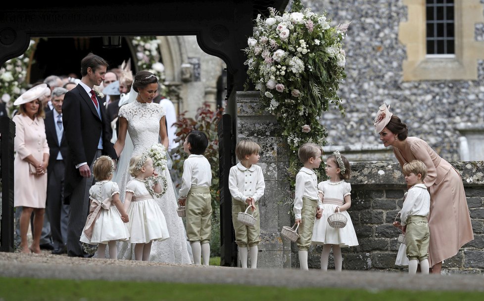 Svatba Pippy Middleton a členové britské královské rodiny.