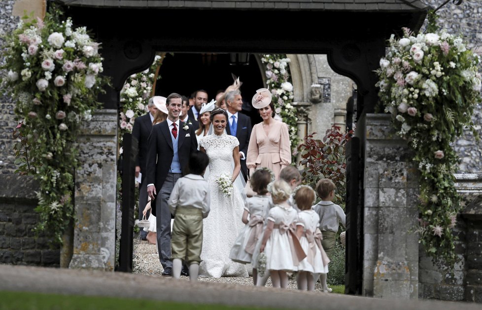 Svatba Pippy Middleton a členové britské královské rodiny.