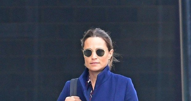 Těhotná Pippa Middleton při odchodu z posilovny