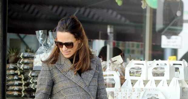 Pippa Middleton ukázala těhotenské břicho.