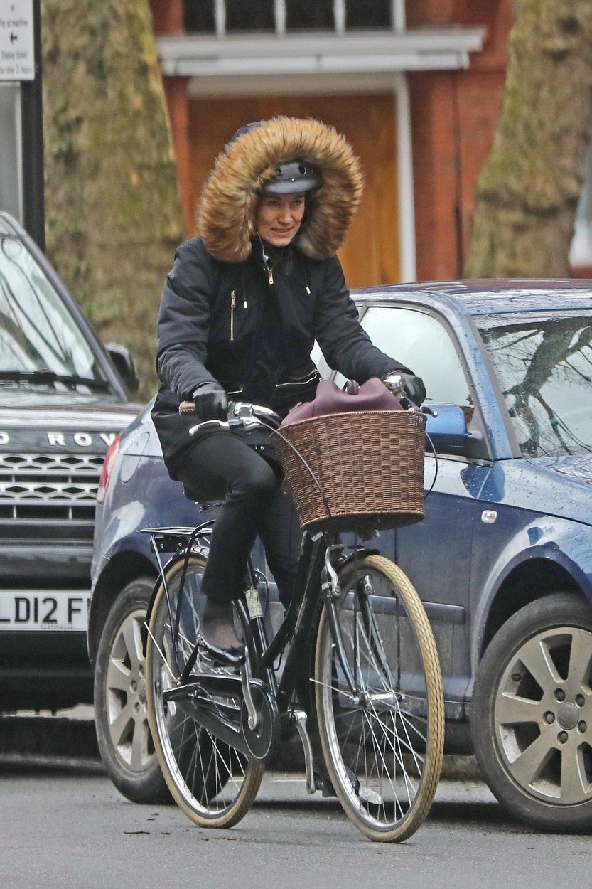 Pippa Middleton na kole.