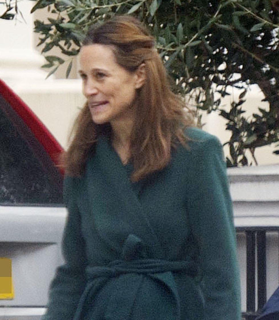 Pippa Middleton s celou rodinou na procházce po Londýně