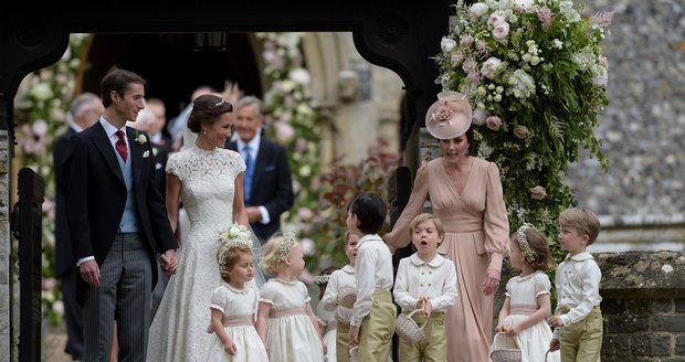 Vévodkyně Kate s dcerou Charlotte na svatbě své sestry Pippy