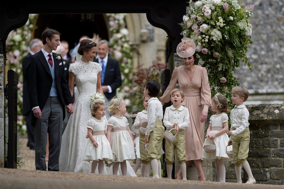 Vévodkyně Kate s dcerou Charlotte na svatbě své sestry Pippy