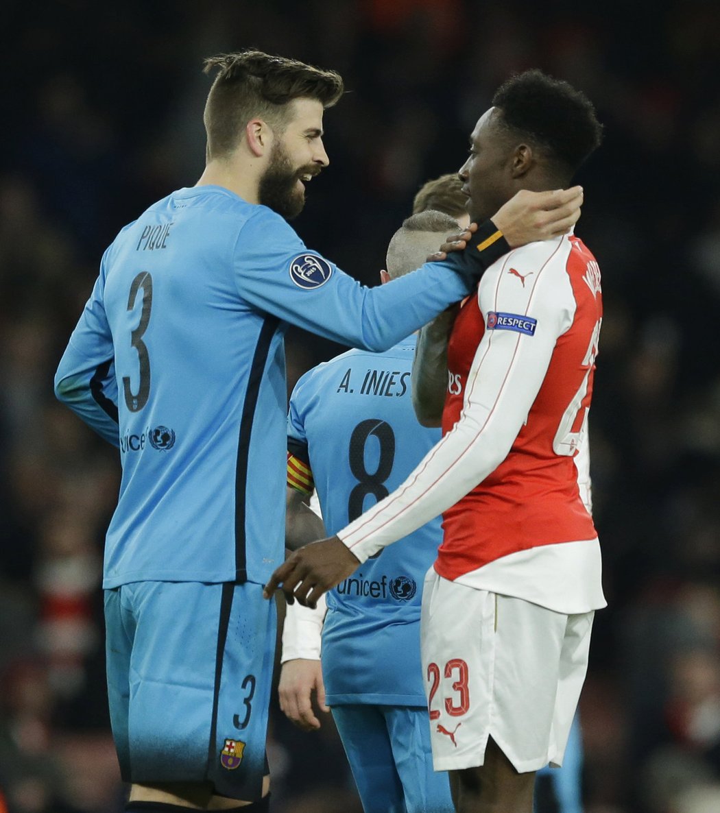 Gerard Piqué a Danny Welbeck