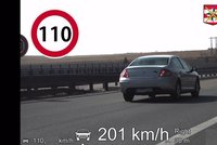 Na dálnici svištěl v peugeotu 200 km/h! Profrčel kolem hlídky dopraváků