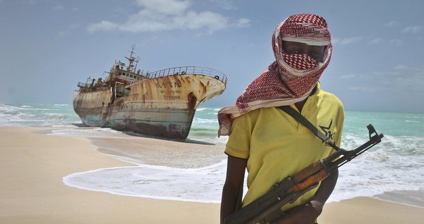 Somálští piráti unášejí lodě (ilustrační foto).