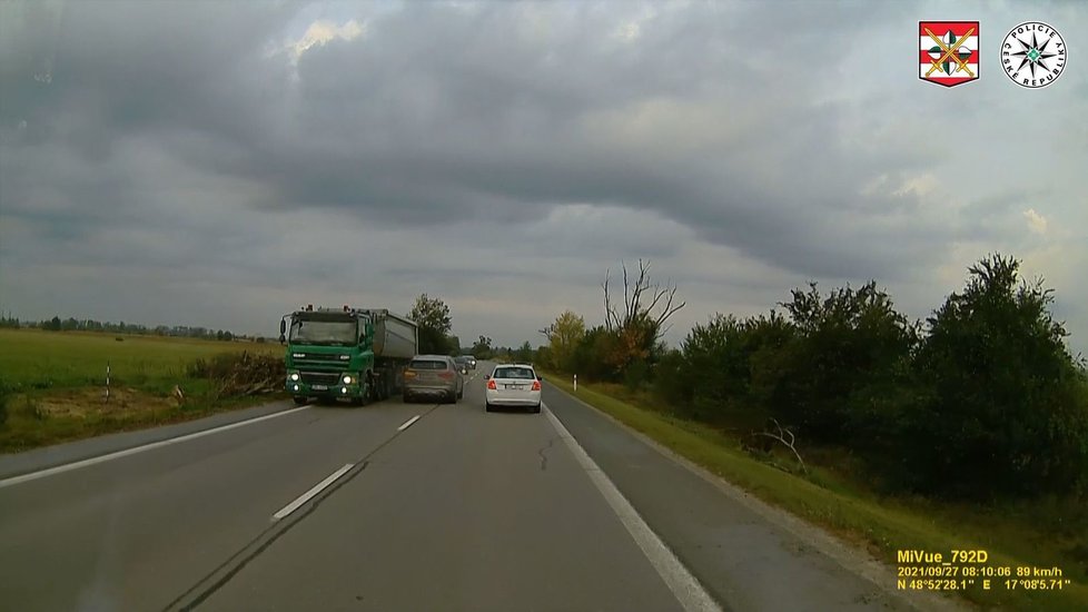 Policisté hledají svědky, které ohrozil hazardér svým SUV u Hodonína.