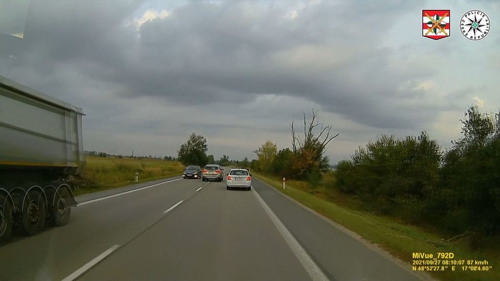 Policisté hledají svědky, které ohrozil hazardér svým SUV u Hodonína.