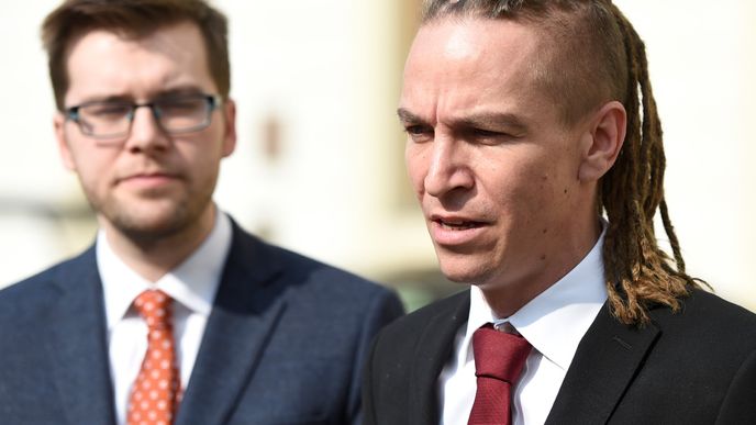 Předseda Pirátů Ivan Bartoš (vpravo) a místopředseda strany Jakub Michálek. Předseda Pirátů Ivan Bartoš (vpravo) a místopředseda strany Jakub Michálek.