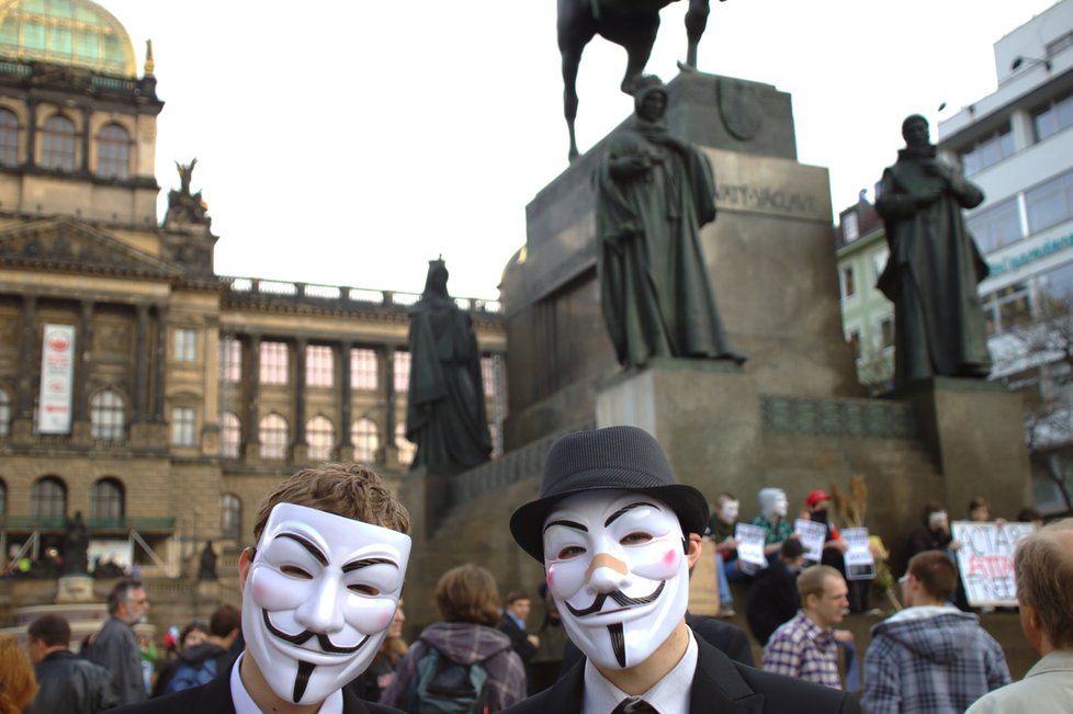 Demonstraci za svobodný internet pořádají Piráti na pražském Klárově.
