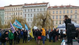 Svobodu internetu bez omezení přišly v Praze podpořit asi dvě stovky lidí.