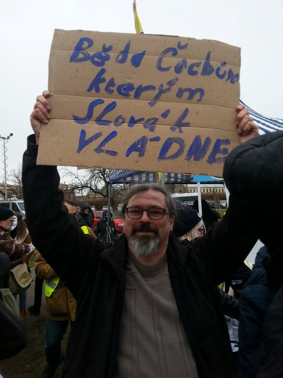 Běda Čechům, kterým Slovák vládne - demonstrace Pirátské strany za svobodný internet, 20.2.2016.