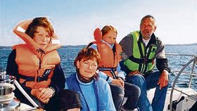 Pětičlennou rodinu z Dánska unesli piráti, když cestovala kolem světa