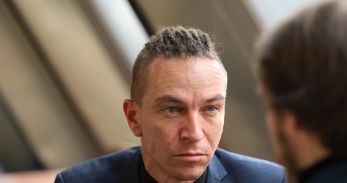 Předseda Pirátů Ivan Bartoš při rozhovoru pro Blesk Zprávy (28. 4. 2023)