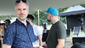 Pirátský šéf zakotvil u rybníka v Kyjích: Hřibova vila za 25 milionů! …a nařčení z papalášství