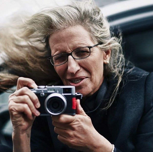 Legendární americká fotografka Annie Leibovitz, která nafotila kalendář Pirelli 2016.