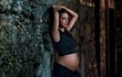 Adriana Lima (31) jako první fotila kalendář Pirelli těhotná (před dvěma měsíci přivedla na svět dceru Siennu).