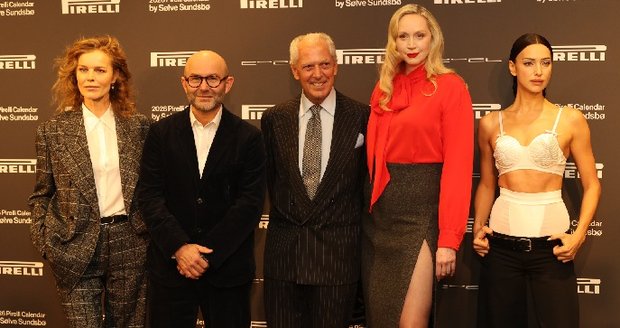Na tiskové konferenci Pirelli nechyběly světově proslulé krásky.