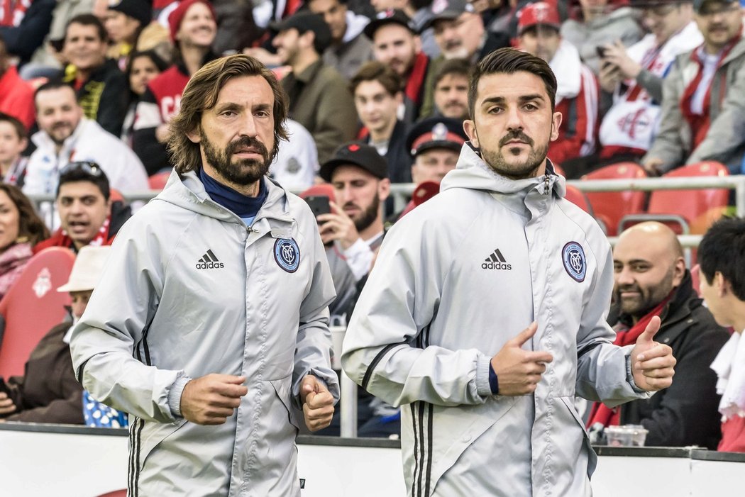 Hvězdy Andrea Pirlo a David Villa byly před zápasem ještě v dobré náladě