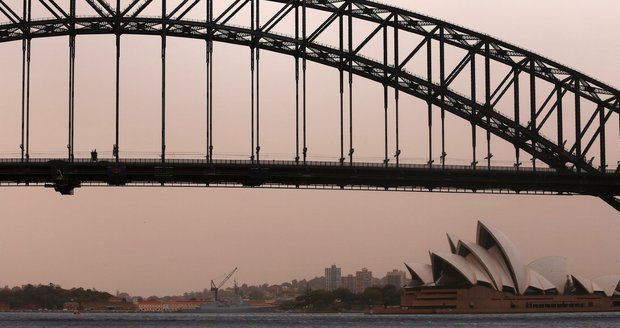 Sydney zahalila písečná mlha. „Uzemnila“ letadla, lidé nemohli dýchat