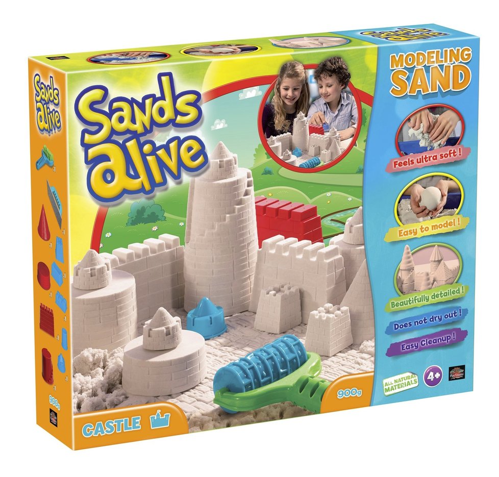 Sands Alive je unikátní písek! Je opravdu snadné ho zformovat do jakéhokoliv tvaru a je ideální pro děti. Písek je vyroben z čistě přírodních materiálů a nezanechává skvrny. Užijte si s ním spoustu zábavy, můžete tvořit detailní 3D tvary zvířat a nechat svou fantazii volně plynout! Unikátní netoxický vzorec zabraňuje růstu bakterií. Sands Alive podporuje dětskou tvořivost, set hradu za 899 korun