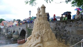 Děti stavící hrad z písku sklidil mezi diváky zasloužený obdiv.