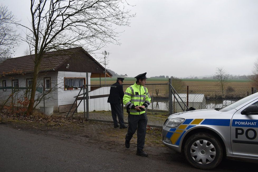 V oblasti pátraly desítky policistů.