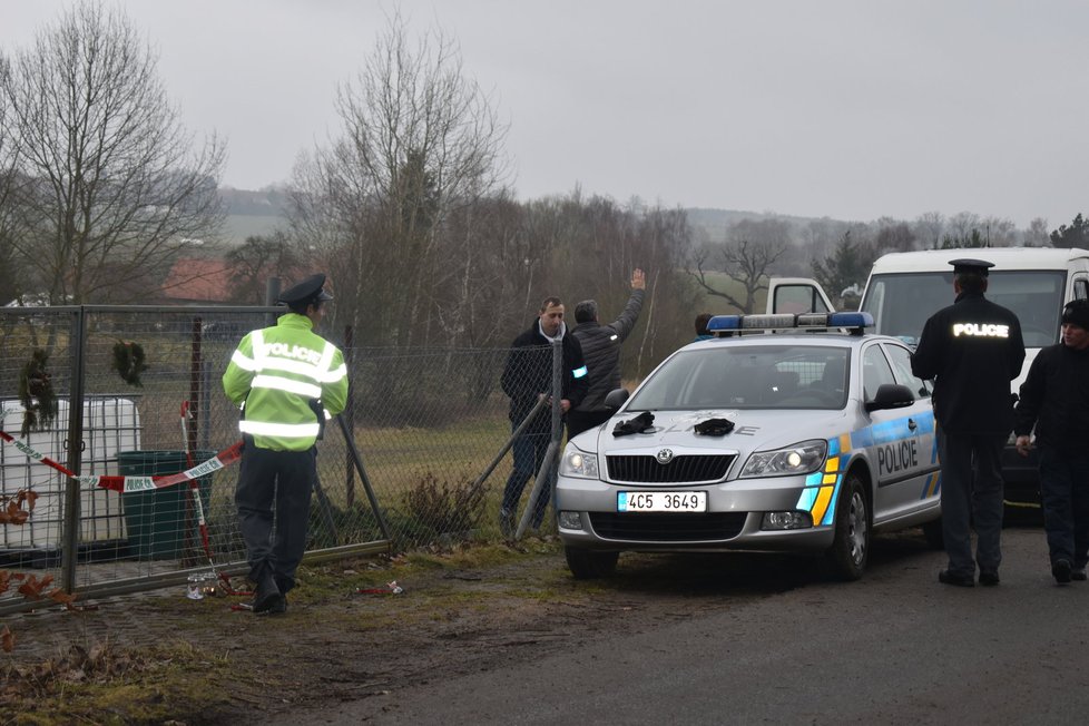 V oblasti pátraly desítky policistů.