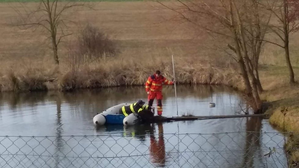 V oblasti pátraly desítky policistů.