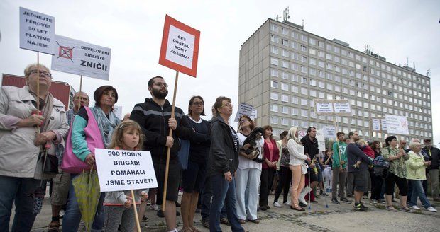 Spor mezi magistrátem a Libuší kvůli bytům pokračuje: Město prý odmítá pomoci