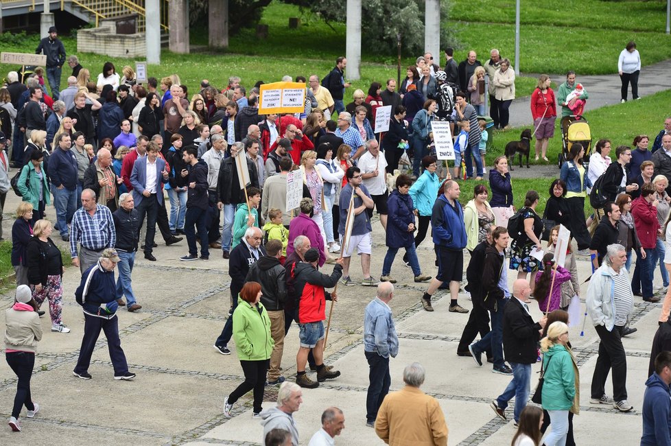 Přibližně 400 lidí vyjádřilo v Písnici nesouhlas s prodejem bytů, který plánuje ČEZ.