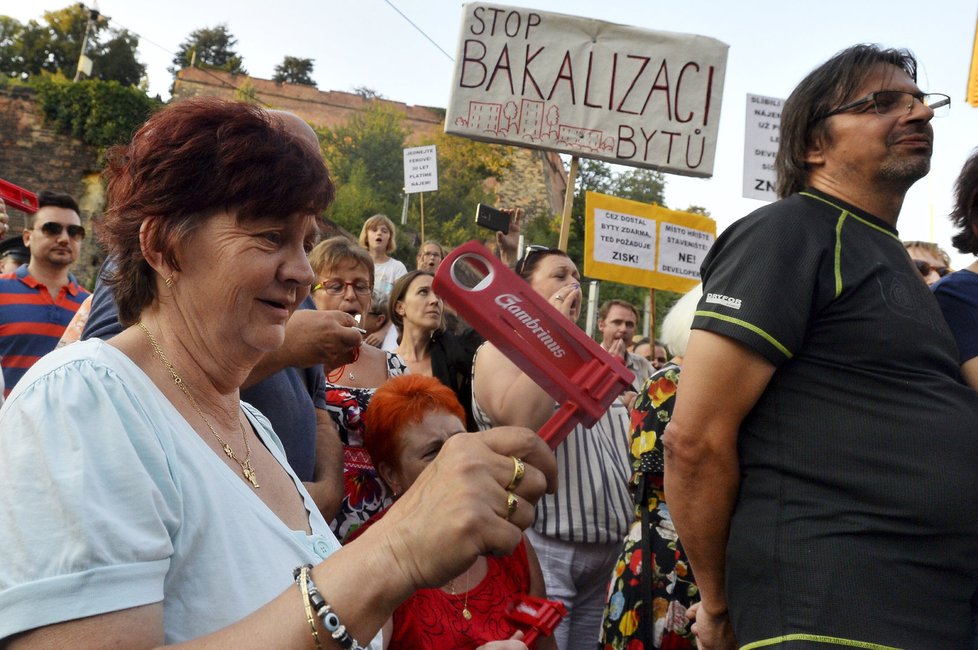 Lidé v Písnici se bojí, že se budou muset vystěhovat, protože neutáhnou zvýšený nájem.