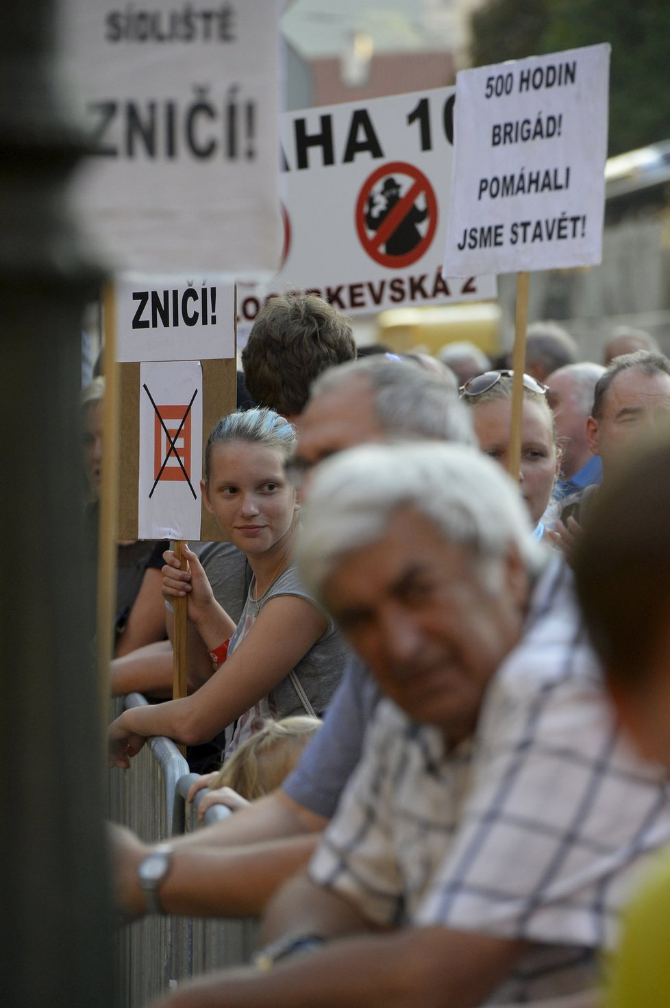 Lidé v Písnici se bojí, že se budou muset vystěhovat, protože neutáhnou zvýšený nájem.