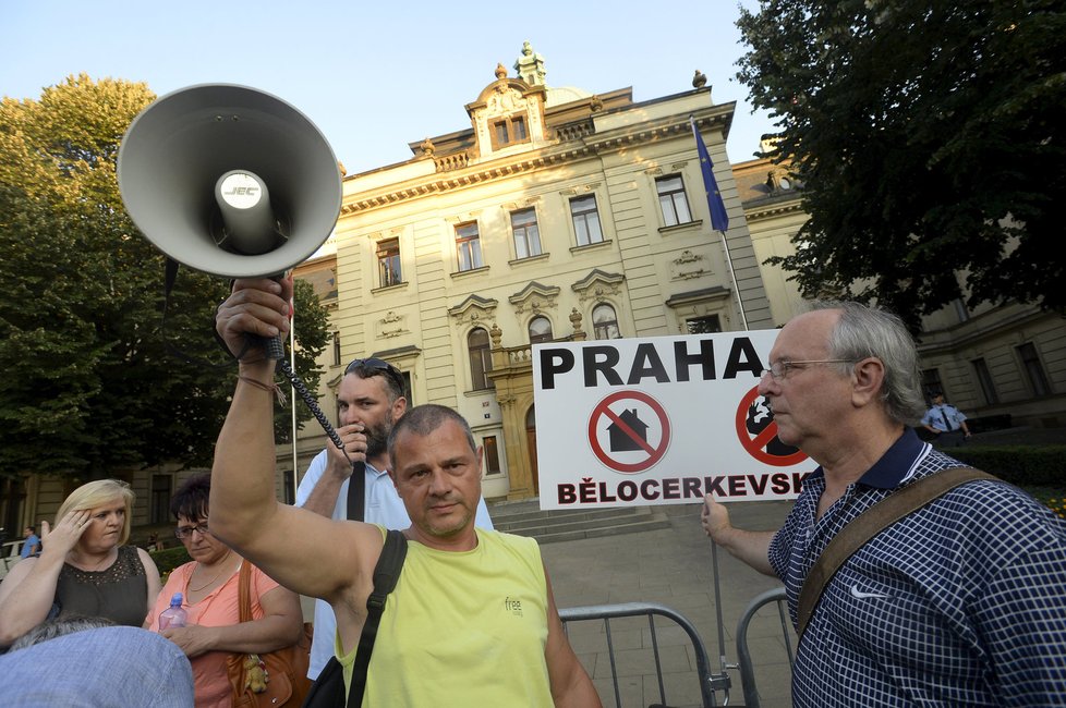 Lidé v Písnici se bojí, že se budou muset vystěhovat, protože neutáhnou zvýšený nájem.