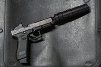 Sněmovna odmítla zákaz tlumičů. Prosazoval ho Rakušan i pozůstalí po obětech na fakultě