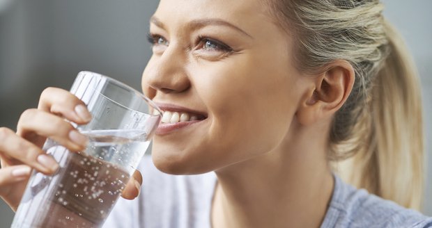I ochucené vody mohou být kalorická bomba.