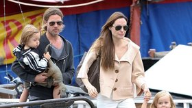 Brad Pitt a Angelina Jolie si pronajali celý vlak za 1,2 milionu!