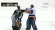 Hromadná bitka v zápase Pittsburgh - Islanders vyvolala i rvačku brankářů.
